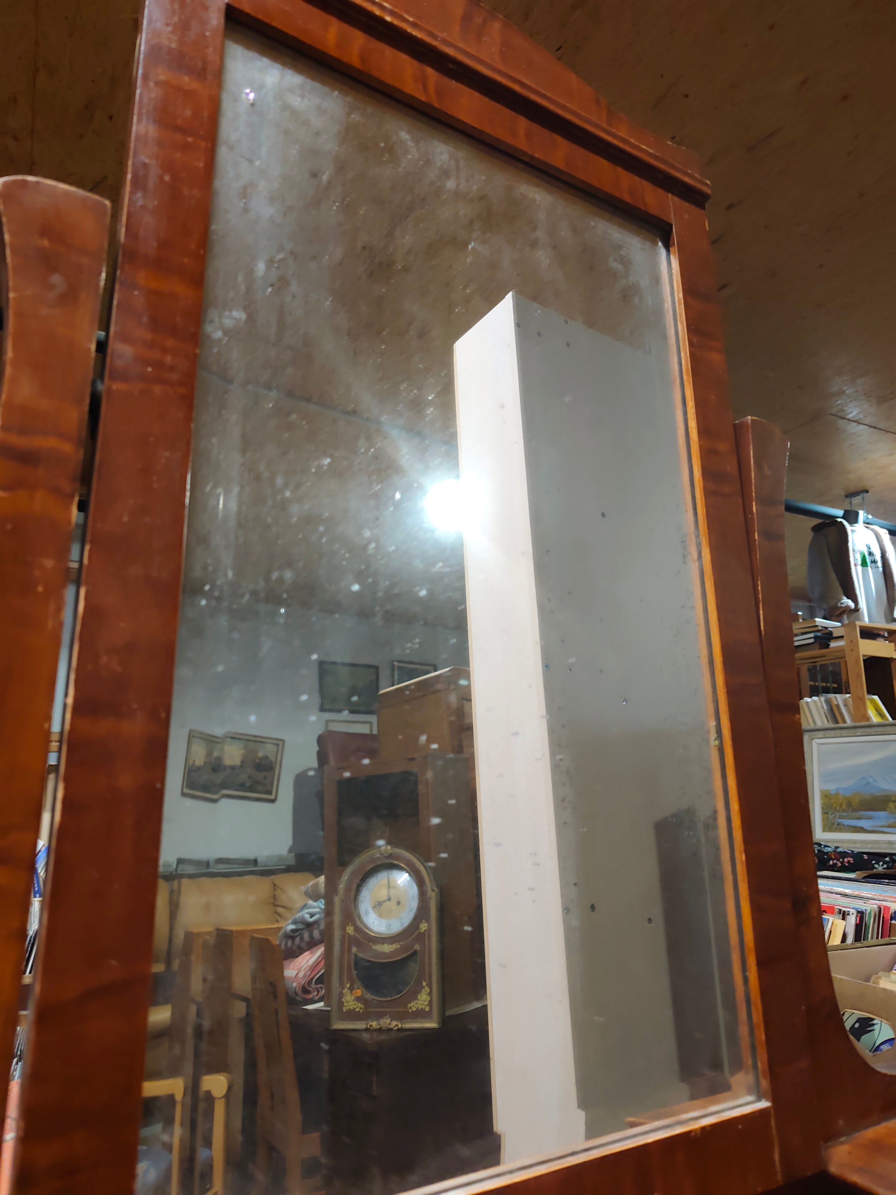 Masīvkoka kumode ar spoguli